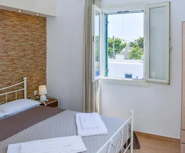 Sunshine 招待所 Naxos City